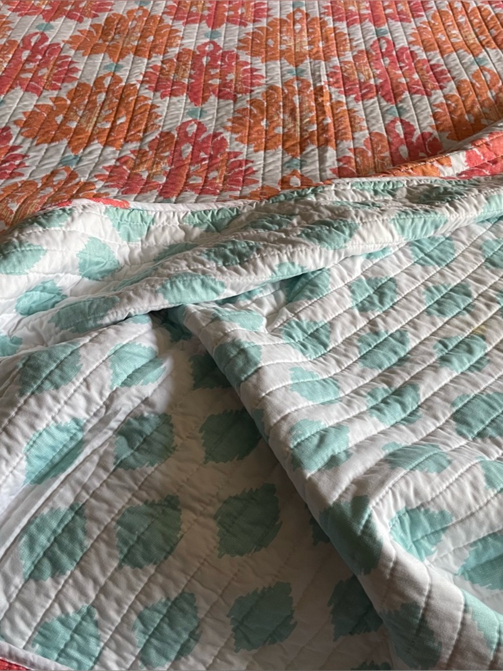 Nicole Miller - 88x92 Full/Queen - Pink/Orange Quilt w/ 2 Shams - Reversible - Picture 9 of 9